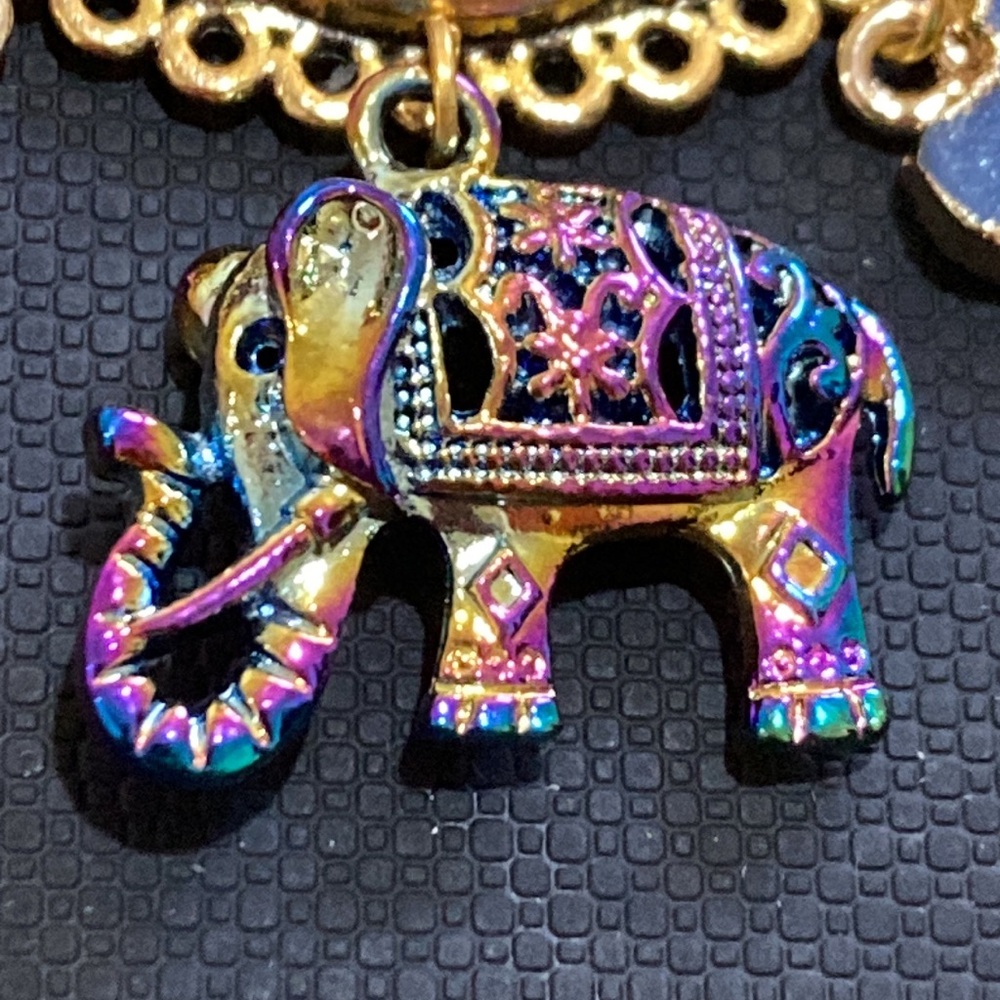 Heavy gold elephant pendant with blue dangling hearts - Picture 2 of 5